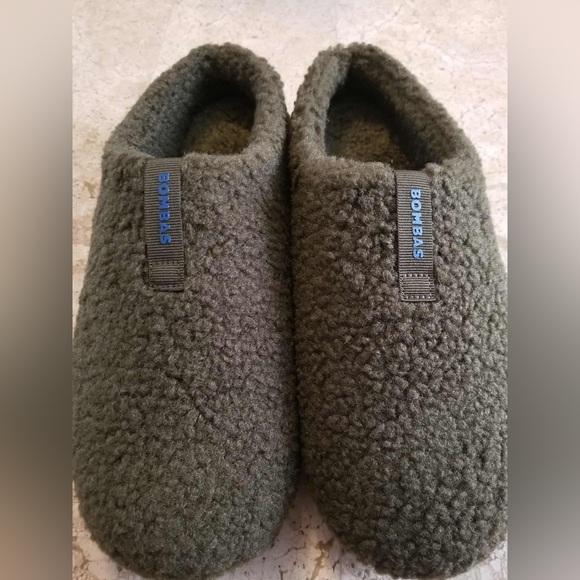 Bombas Forest Green Fleece Slippers - Picture 1 of 6
